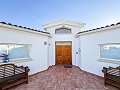 Acogedora Villa con Piscina y Vistas Panoramicas a la Montaña en Petrer in  Dream Villas Alicante
