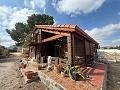 Villa met 4 slaapkamers en 2 badkamers en een houten huis met 4 slaapkamers en 2 badkamers te koop in La Romana. in  Dream Villas Alicante