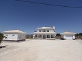Villas de Obra Nueva en Pinoso con piscina y parcela in  Dream Villas Alicante