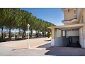 Atemberaubend Villa mit 6 Schlafzimmern und 4 Bädern in Yecla. in  Dream Villas Alicante