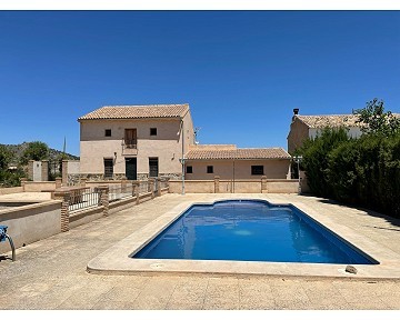 Preciosa casa de campo de 5 dormitorios y 4 baños en Raspay.