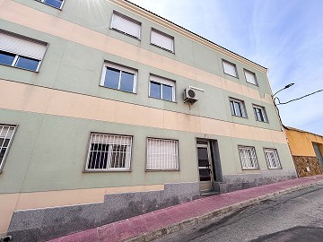 3 Bedroom Apartment with Garage in Monovar