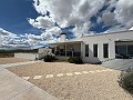 Moderne villa met 5 slaapkamers in Sax, Alicante in  Dream Villas Alicante