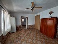 Preciosa villa de 5 dormitorios y 1 baño cerca de la ciudad de Sax in  Dream Villas Alicante