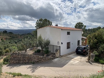 Fantastisches Landhaus mit 4 Schlafzimmern und 20.000 m2 Grundstück