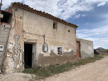 House for renovation with 3 beds and space for pool