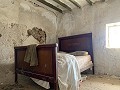 Casa para reformar con 3 dormitorios y espacio para piscina. in  Dream Villas Alicante