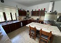 Atemberaubende traditionelle Villa mit 5 Schlafzimmern und 2 Bädern in 140.000 m2 Waldgebiet in Sax in  Dream Villas Alicante