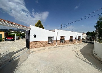Finca de 4 chambres avec piscine et joli jardin à 10 minutes à pied de la ville de Sax