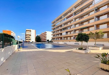 Apartamento de 2 dormitorios en Punta Prima