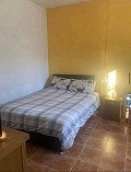 Preciosa finca de 4 dormitorios y 1 baño fuera de la red en Almansa. in  Dream Villas Alicante