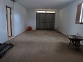 Schönes Landhaus mit 5 Schlafzimmern, 2 Bädern und Pool in Yecla. in  Dream Villas Alicante