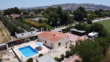 Schöne Villa mit 4 Schlafzimmern und 1 Bad in Villena.