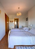 ¡Maravillosa villa de 5 dormitorios y 4 baños en Encebras (Pinoso) con hermosas vistas! in  Dream Villas Alicante