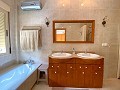 ¡Maravillosa villa de 5 dormitorios y 4 baños en Encebras (Pinoso) con hermosas vistas! in  Dream Villas Alicante