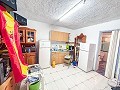 Espaciosa casa de campo con 8 habitaciones para reformar en Yecla in  Dream Villas Alicante