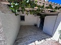 Espaciosa casa de campo con 8 habitaciones para reformar en Yecla in  Dream Villas Alicante