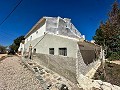 Espaciosa casa de campo con 8 habitaciones para reformar en Yecla in  Dream Villas Alicante