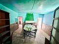 Espaciosa casa de campo con 8 habitaciones para reformar en Yecla in  Dream Villas Alicante