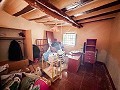 Espaciosa casa de campo con 8 habitaciones para reformar en Yecla in  Dream Villas Alicante