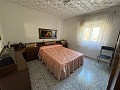 Fantastisches Stadthaus mit 4 Schlafzimmern und 3 Bädern mit Blick auf das Schloss in Petrer in  Dream Villas Alicante