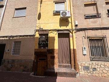  Charmante maison de village à trois étages à Elche de la Sierra