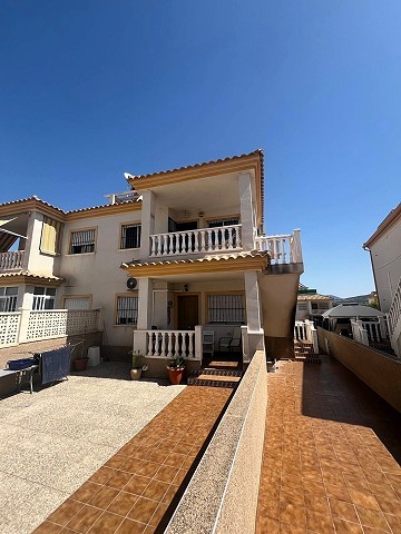 Appartement 2 chambres et 2 salles de bains avec jardin privé