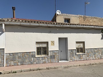 Casa adosada con 3 dormitorios, Patio, Garaje y Jardín