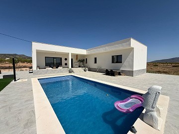 Schöne Villa mit 3 Schlafzimmern und 2 Bädern in Pinoso.