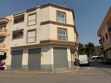 Hermoso apartamento de 3 dormitorios y 2 baños en Pinoso.