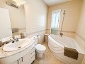 Preciosa villa de 5 dormitorios y 4 baños en Pinoso. in  Dream Villas Alicante