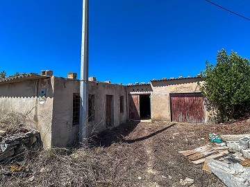 Grande opportunité à El Xinorlet : maison à rénover avec grotte et terrain