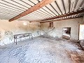 Grande opportunité à El Xinorlet : maison à rénover avec grotte et terrain in  Dream Villas Alicante