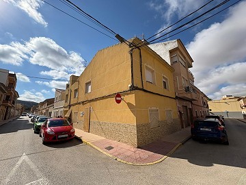 2 Casas en Pinoso con mucho potencial