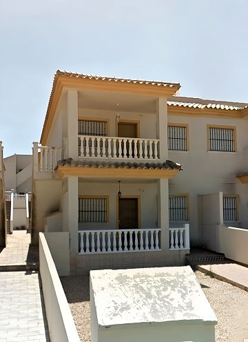 2-Bedroom Apartment in Highly Sought-After Location 