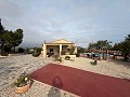 Schöne Villa mit 5 Schlafzimmern und 3 Bädern in Sax. in  Dream Villas Alicante