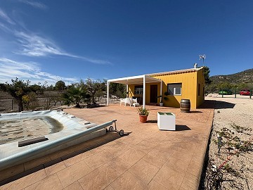 Increíble casa de campo con piscina en Sax