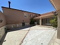 Groot landhuis met marmeren bedrijf en druivenplantage in  Dream Villas Alicante