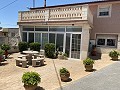 Groot landhuis met marmeren bedrijf en druivenplantage in  Dream Villas Alicante