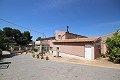Groot landhuis met marmeren bedrijf en druivenplantage in  Dream Villas Alicante