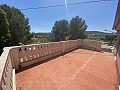 Groot landhuis met marmeren bedrijf en druivenplantage in  Dream Villas Alicante
