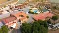Groot landhuis met marmeren bedrijf en druivenplantage in  Dream Villas Alicante