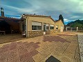 Schöne Villa zwischen Sax und Elda mit Pool und Gästehaus in  Dream Villas Alicante