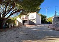 Villa mit 3 Schlafzimmern und 1 Bad in toller Lage mit Pool und Gästehaus auf 2 Etagen in Sax in  Dream Villas Alicante
