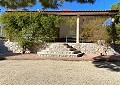 Villa mit 3 Schlafzimmern und 1 Bad in toller Lage mit Pool und Gästehaus auf 2 Etagen in Sax in  Dream Villas Alicante