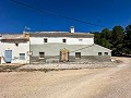 Geräumiges Landhaus mit 8 Zimmern zum Renovieren in Yecla in  Dream Villas Alicante