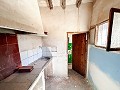Geräumiges Landhaus mit 8 Zimmern zum Renovieren in Yecla in  Dream Villas Alicante