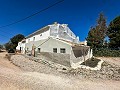 Geräumiges Landhaus mit 8 Zimmern zum Renovieren in Yecla in  Dream Villas Alicante
