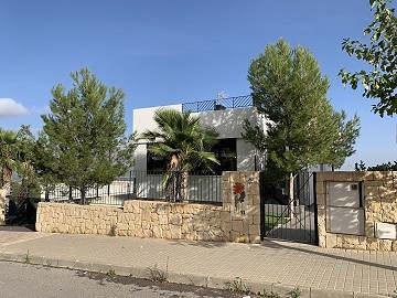 Key Ready 3 Bed Villa in Polop Hills